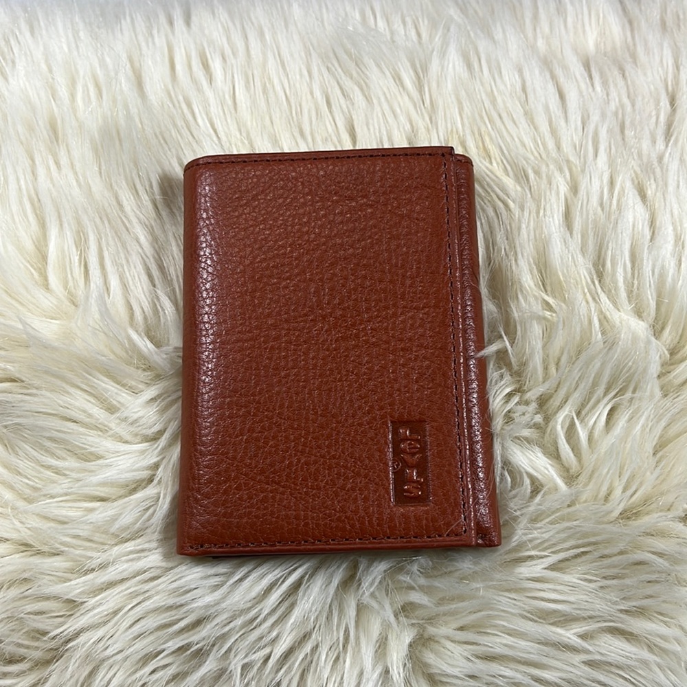 Levi’s Genuine Leather Mens Trifold Wallet.